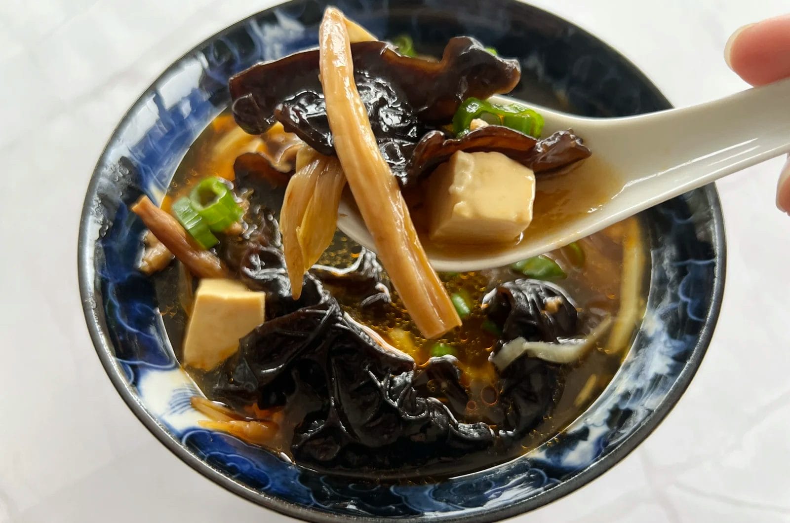 Recept: Supergod Hot and Sour Soup med tofu